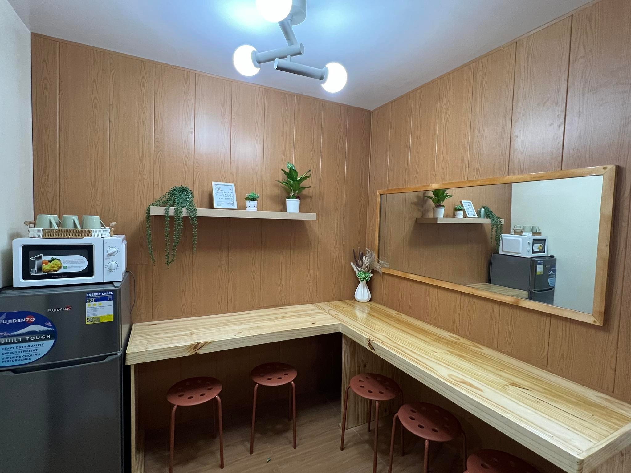 PINES 共用スペース